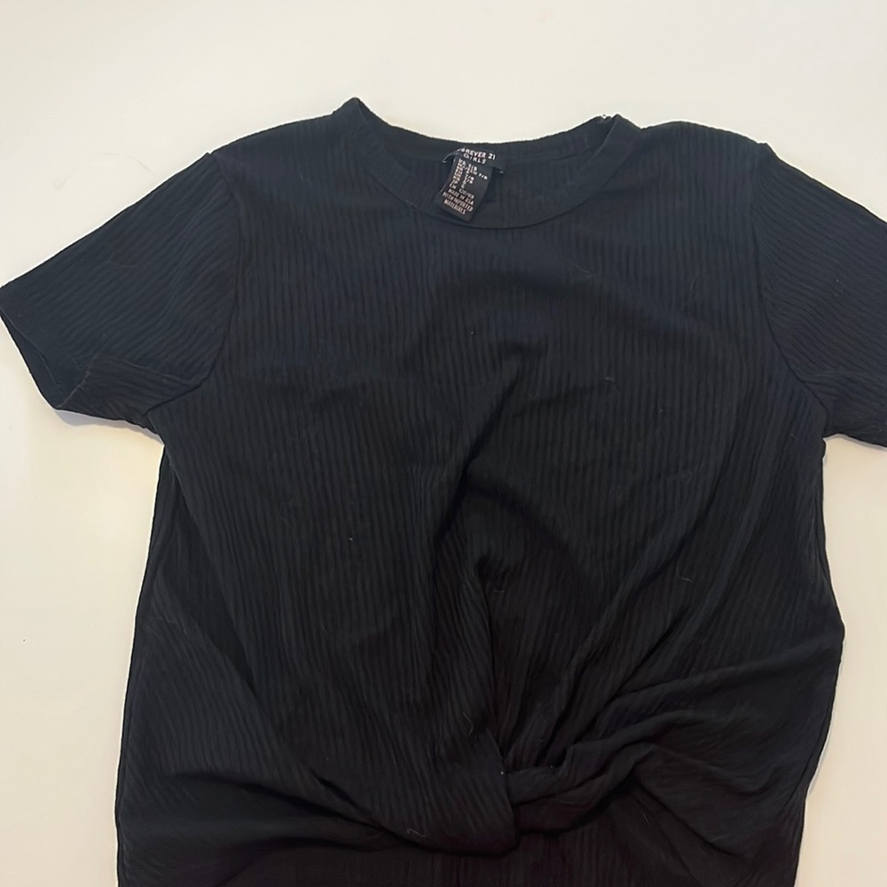 Black barely worn knotted crop top. Size 7-8